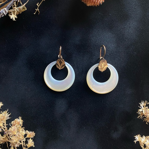 💔SOLD💔Victorian Jewelry Antique gold filled Mother of Pearl dangle earrings - Picture 7 of 12